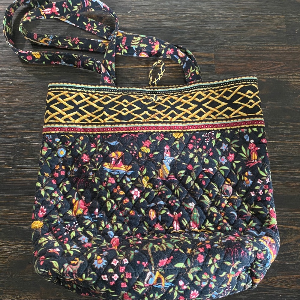 Vera Bradley retired pattern tote bag.